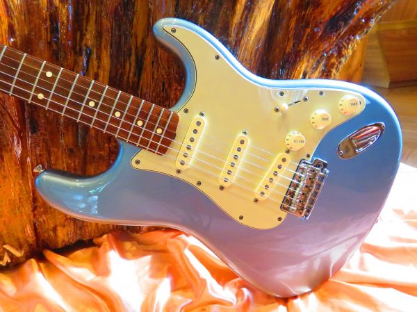 Fender Vintera 60s Blue Metallic 2020